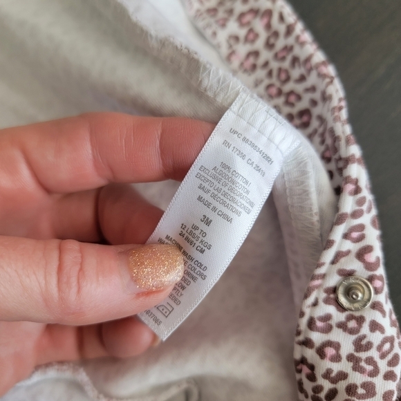 Little Me Pink Leopard Print 3 Piece Bundle Footed Onesie, Gown Hat 0-3 months - Picture 7 of 13